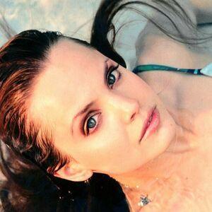Mena Suvari photo #0018