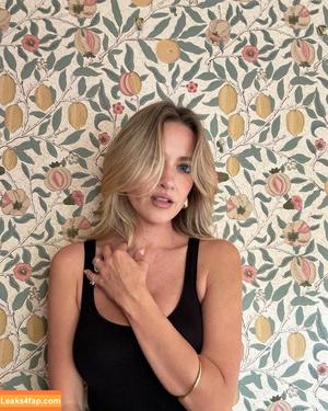 Meredith Hagner фото #0007