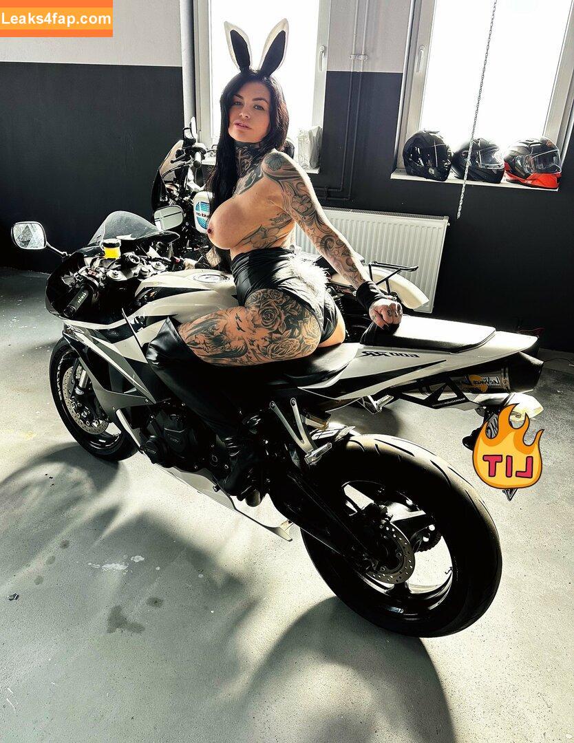 Merry4Fun / anniangel911 / merry4fun_m4f leaked photo photo #0249