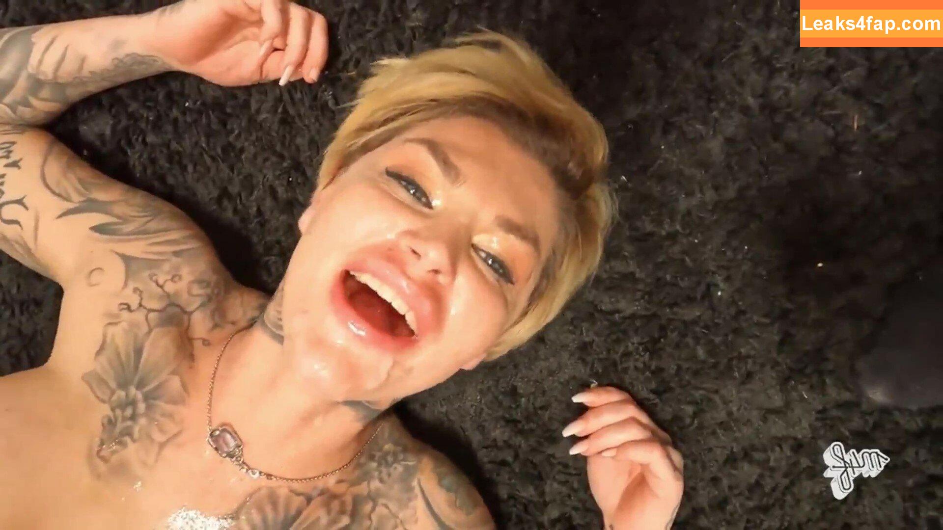 Merry4Fun / anniangel911 / merry4fun_m4f leaked photo photo #0301