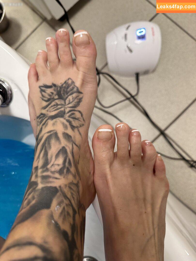 Merry4Fun / anniangel911 / merry4fun_m4f leaked photo photo #0409