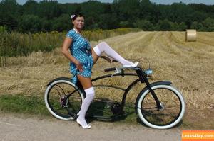 Merry4Fun photo #0035