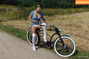 Merry4Fun photo #0037