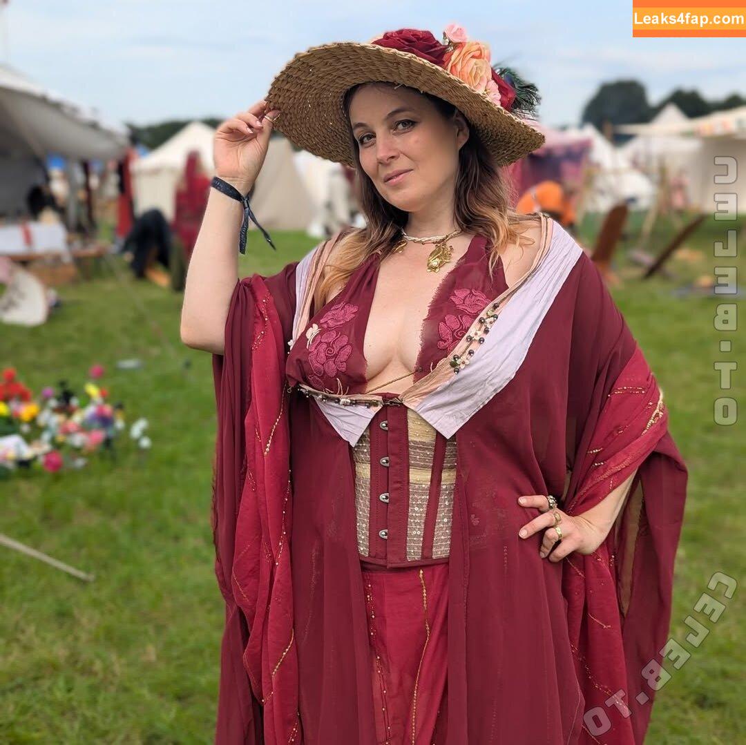 Mháire Stritter / channels / https: / mhairestritter / orkenspaltertv leaked photo photo #0168