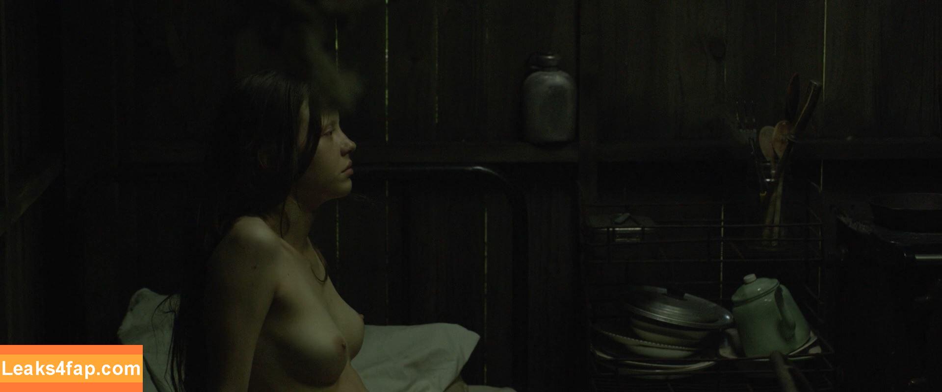 Mia Goth / goth.mia / officalmiagoth leaked photo photo #0002