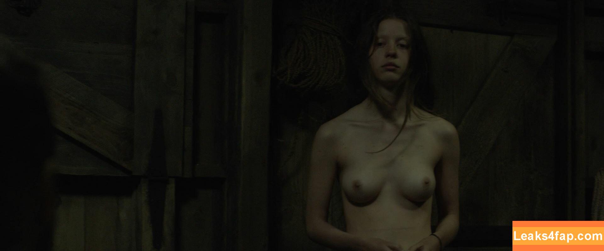 Mia Goth / goth.mia / officalmiagoth leaked photo photo #0003