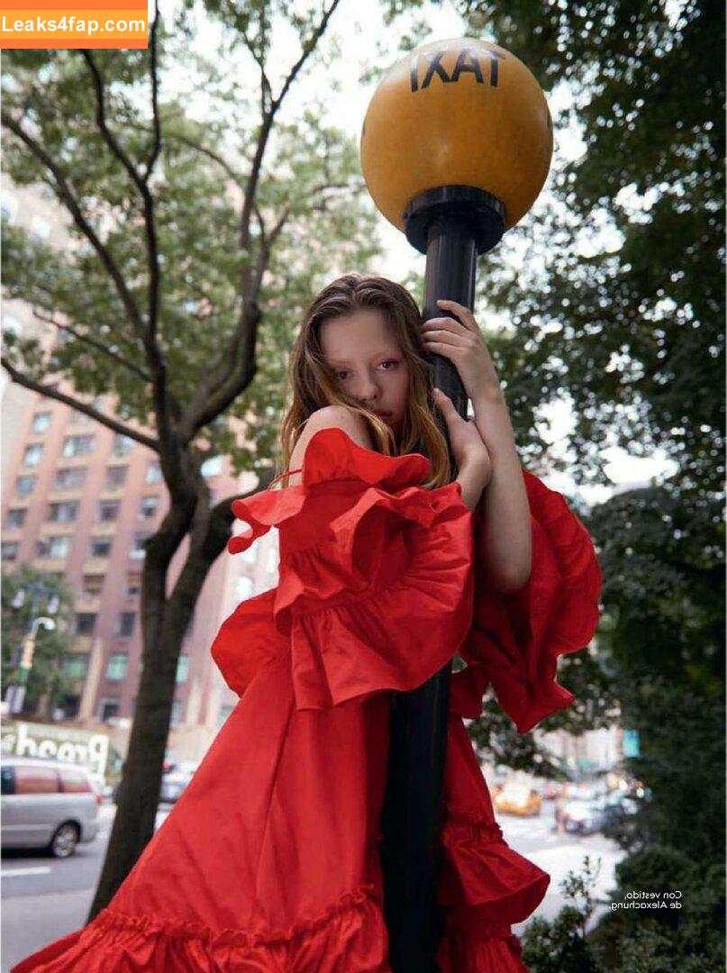 Mia Goth / goth.mia / officalmiagoth leaked photo photo #0020