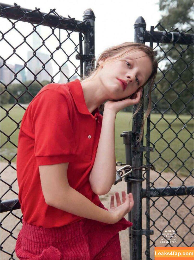 Mia Goth / goth.mia / officalmiagoth leaked photo photo #0023