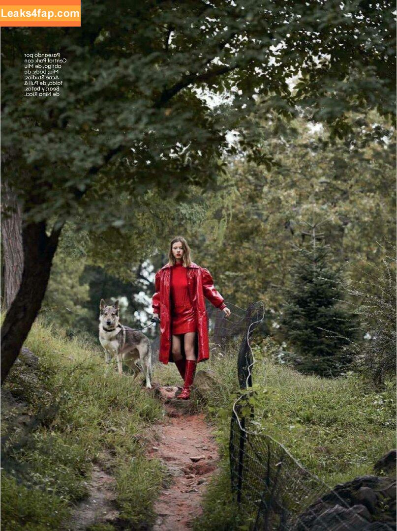 Mia Goth / goth.mia / officalmiagoth leaked photo photo #0025