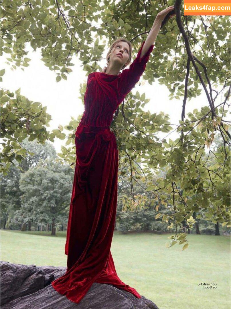 Mia Goth / goth.mia / officalmiagoth leaked photo photo #0026