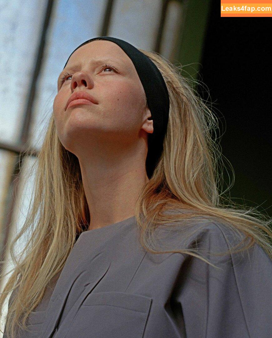 Mia Goth / goth.mia / officalmiagoth leaked photo photo #0084