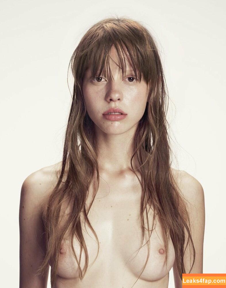 Mia Goth / goth.mia / officalmiagoth leaked photo photo #0134