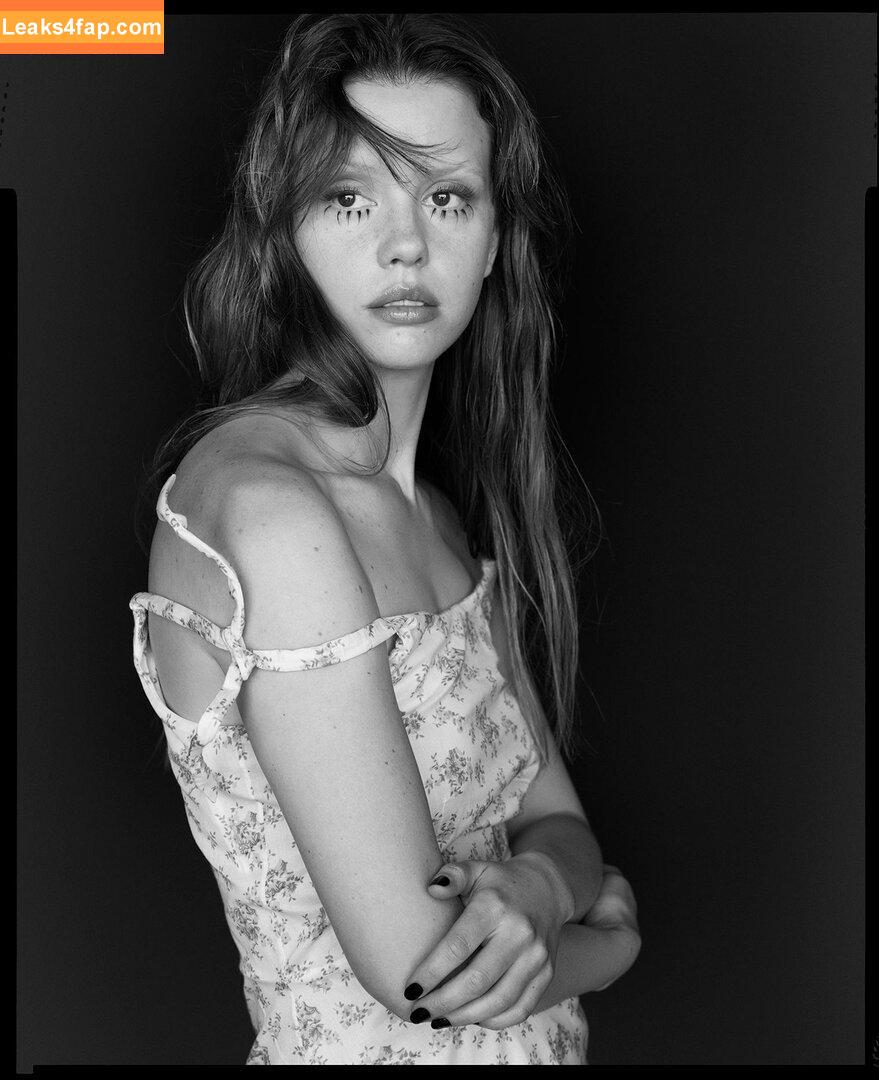 Mia Goth / goth.mia / officalmiagoth leaked photo photo #0182