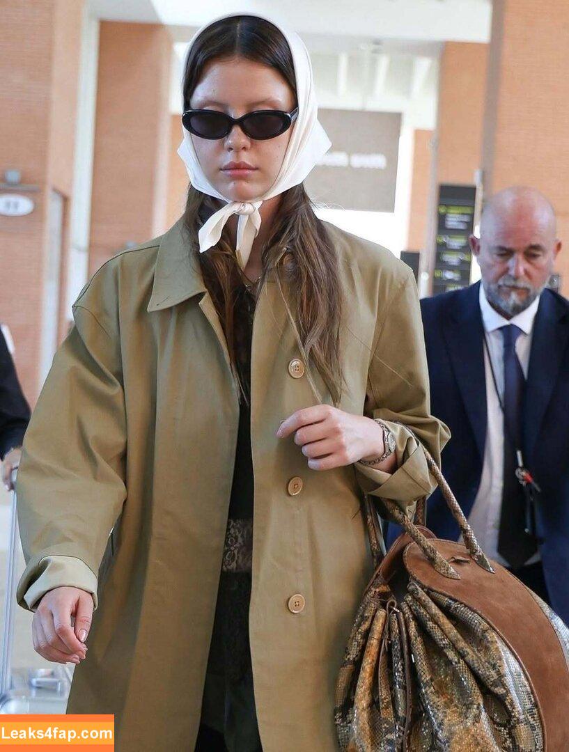 Mia Goth / goth.mia / officalmiagoth leaked photo photo #0214