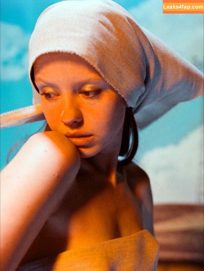 Mia Goth / goth.mia / officalmiagoth leaked photo photo #0260