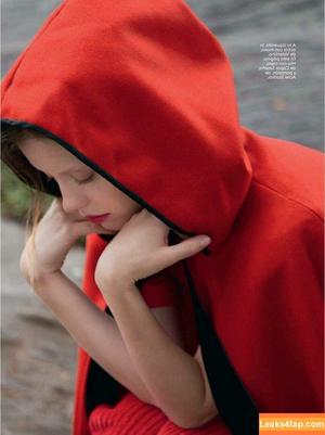 Mia Goth photo #0019