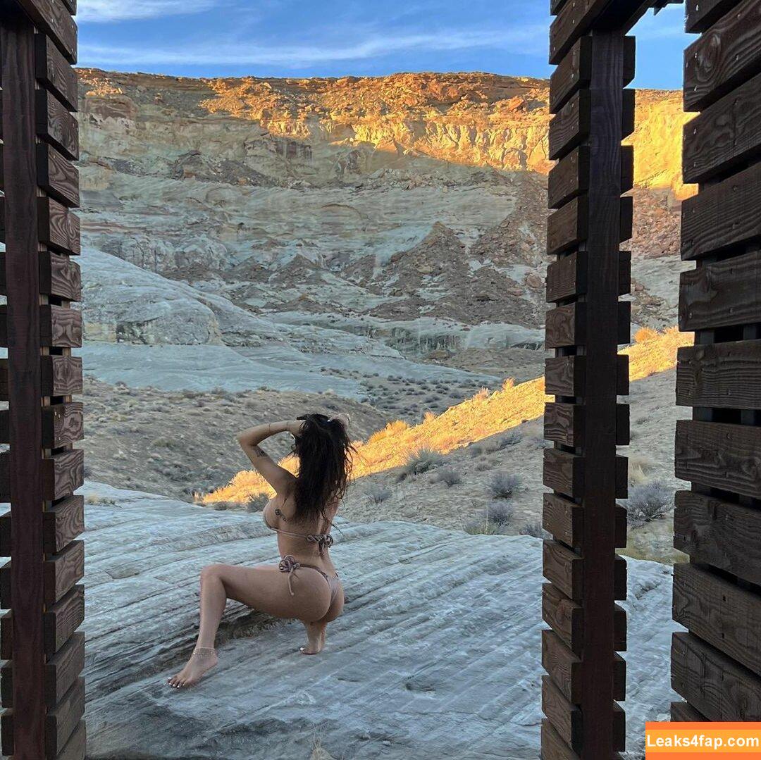 Mia Khalifa / https: / miak / miakhalifa leaked photo photo #0480