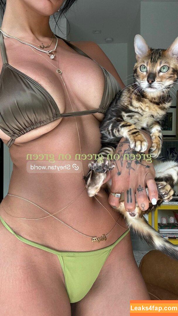 Mia Khalifa / https: / matiofficial / miak / miakhalifa leaked photo photo #2671