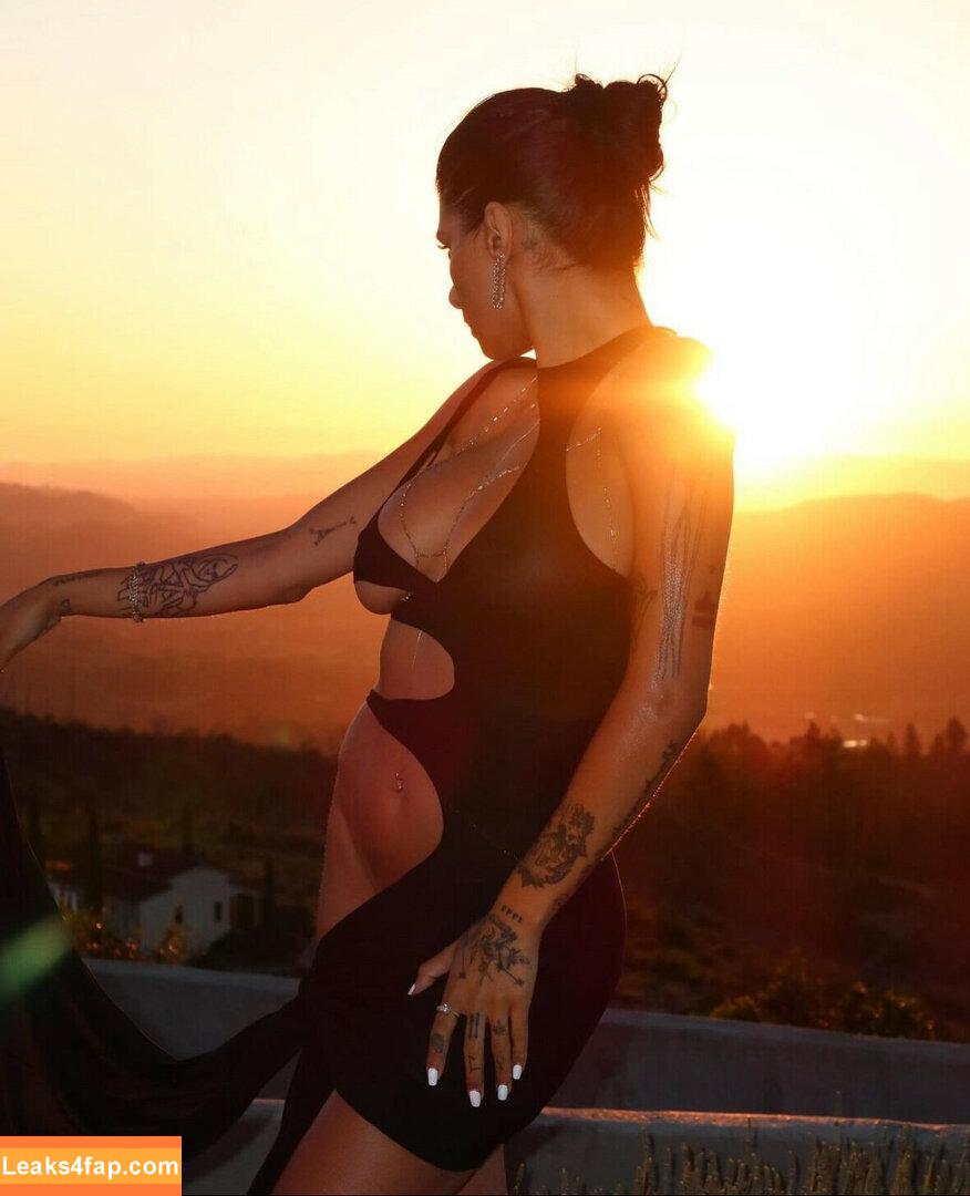 Mia Khalifa / https: / matiofficial / miak / miakhalifa leaked photo photo #2904