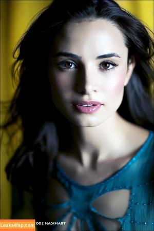 Mia Maestro photo #0020