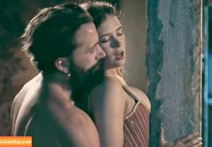 Mia Tomlinson photo #0001