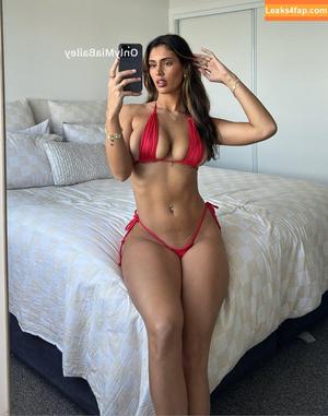 Miabailey photo #0001