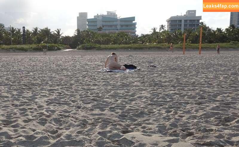 MiaExhib / https: / mia_exhib leaked photo photo #0430