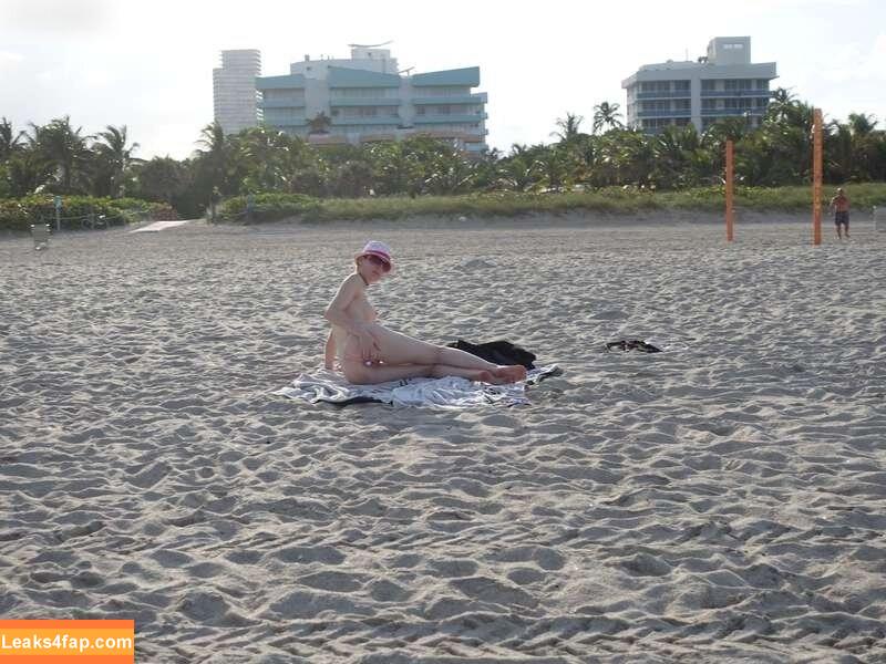 MiaExhib / https: / mia_exhib leaked photo photo #0438