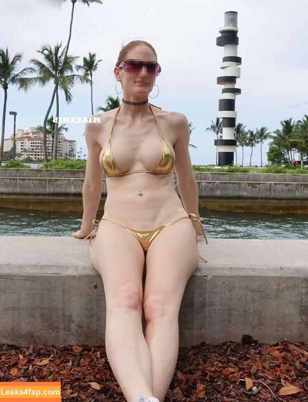 MiaExhib / https: / mia_exhib leaked photo photo #0525