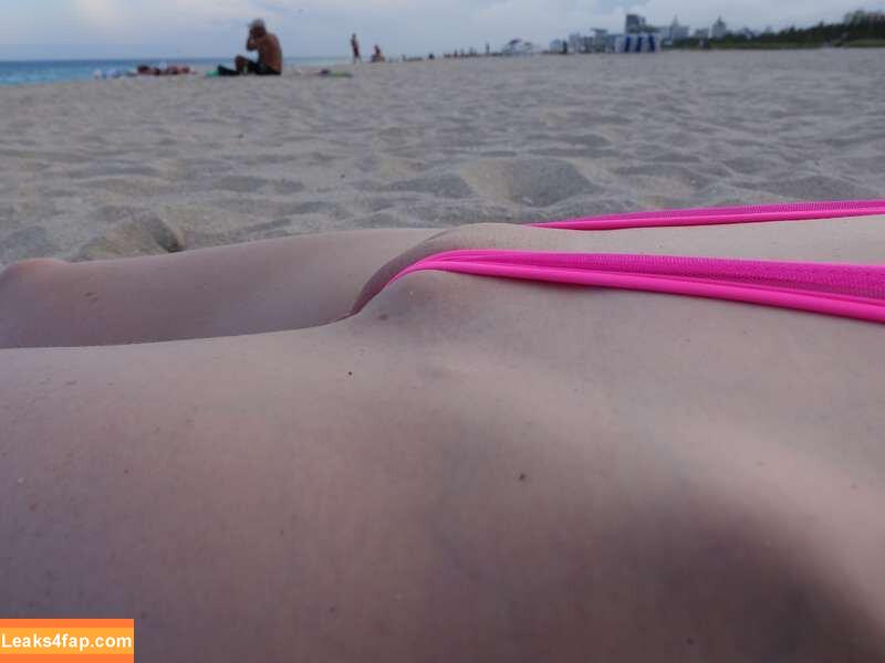 MiaExhib / https: / mia_exhib leaked photo photo #0658