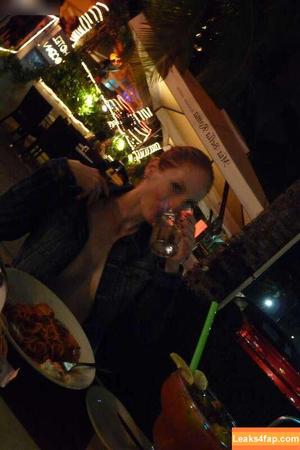 MiaExhib photo #0400