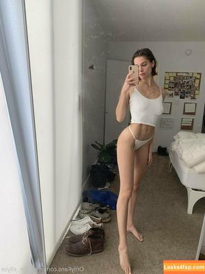 Michelle Ellyse Schlaman photo #0010