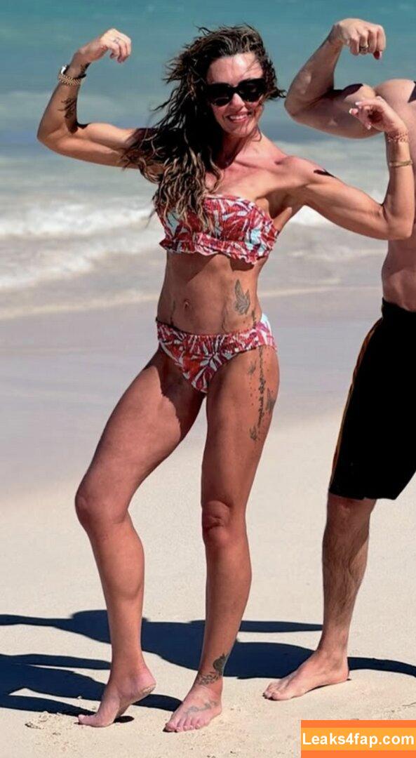 Michelle Heaton / wonderwomanshel leaked photo photo #0022
