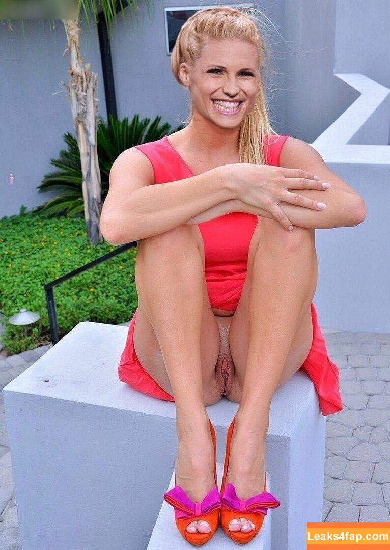 Michelle Hunziker / m_hunziker / therealhunzigram leaked photo photo #0114