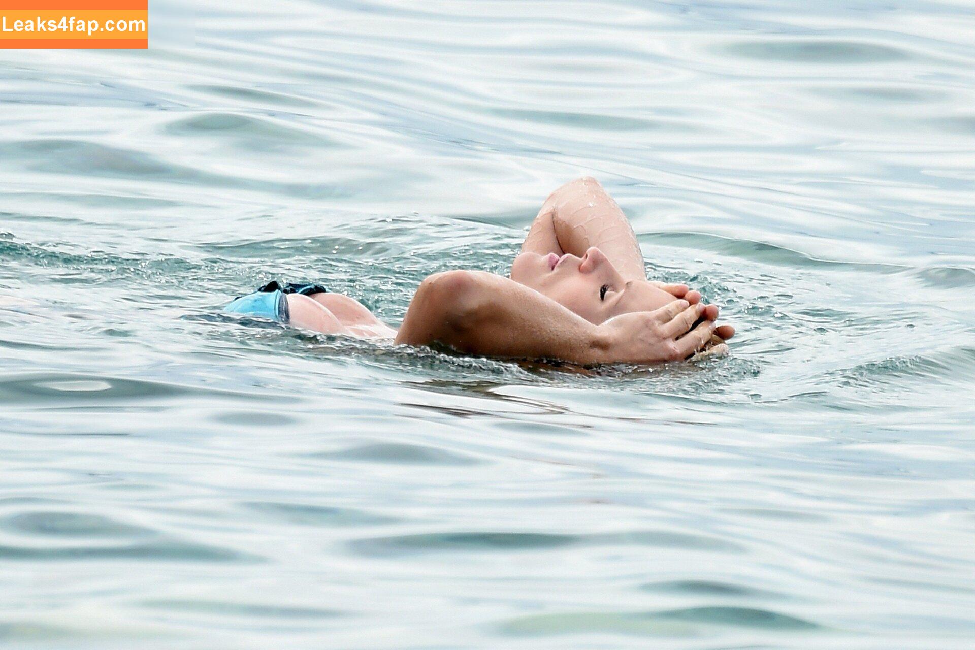 Michelle Hunziker / m_hunziker / therealhunzigram leaked photo photo #0390