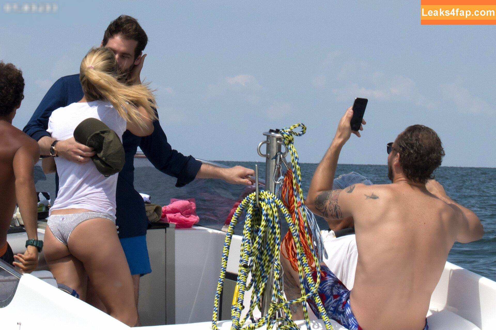 Michelle Hunziker / m_hunziker / therealhunzigram leaked photo photo #0405