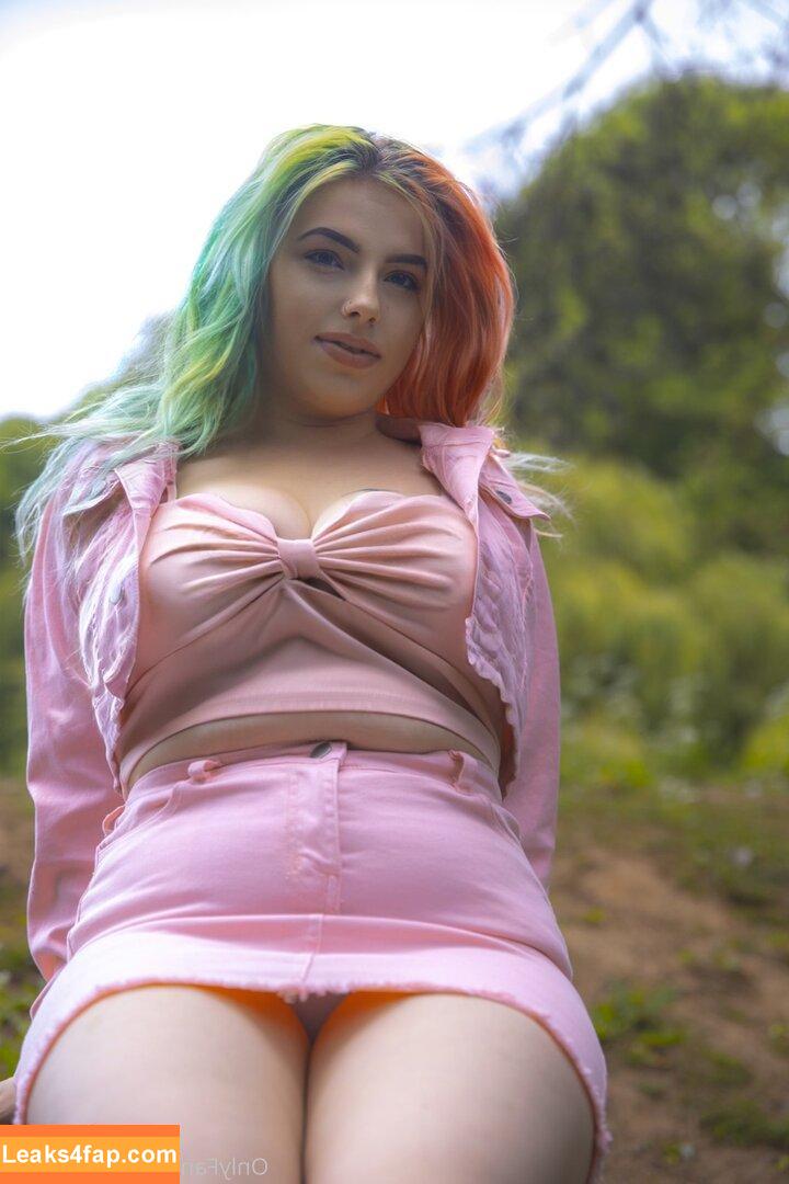 midgetwithtits /  leaked photo photo #0004