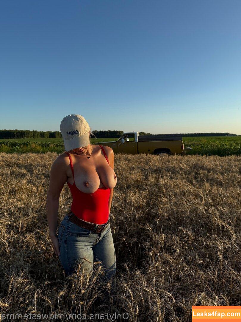 Midwestemma / Emma Claire / farmgirlemma leaked photo photo #0126