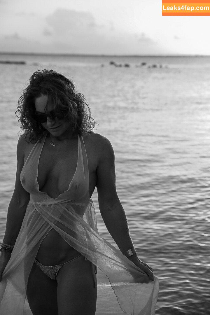 Midwestgirl84 / mommyofgirls_84 leaked photo photo #0016