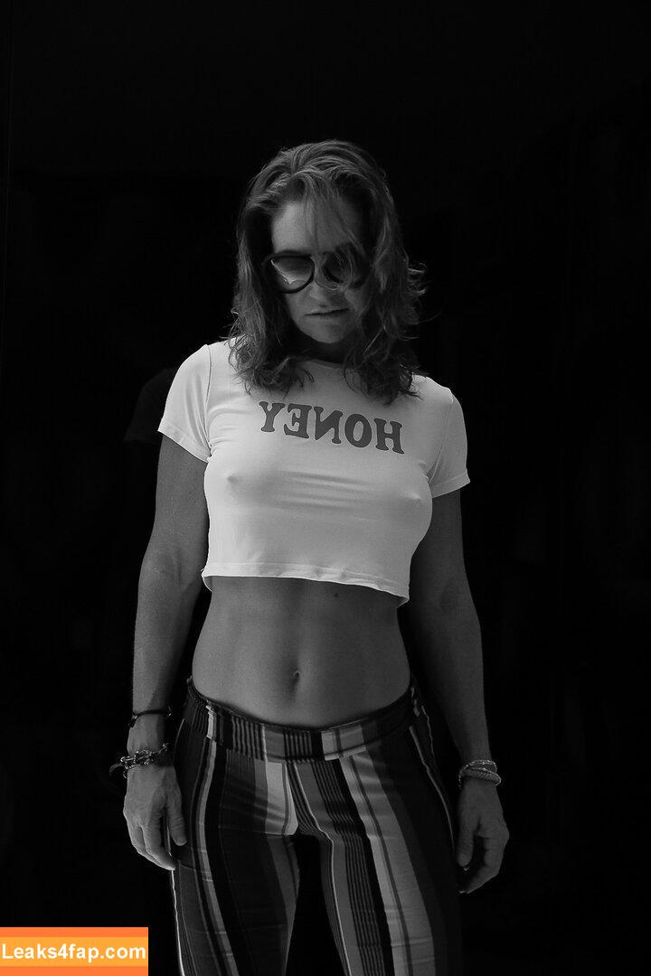 Midwestgirl84 / mommyofgirls_84 leaked photo photo #0054