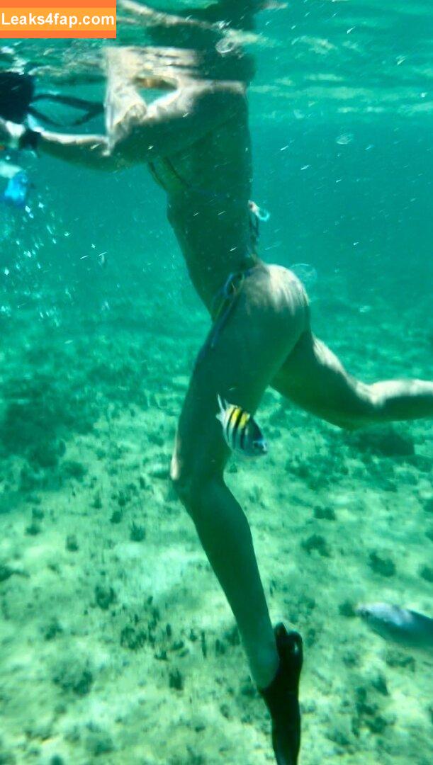 Midwestgirl84 / mommyofgirls_84 leaked photo photo #0068