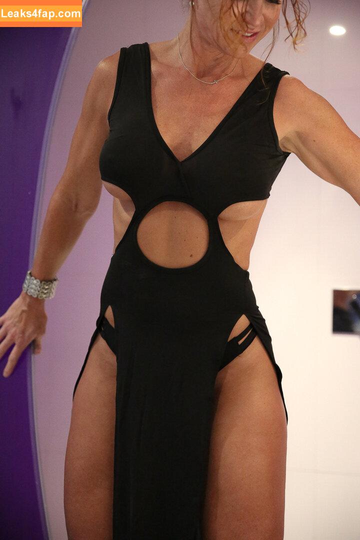 Midwestgirl84 / mommyofgirls_84 leaked photo photo #0086