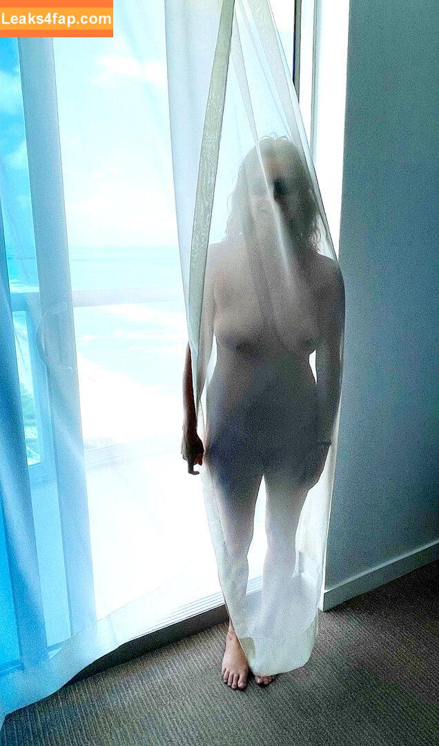Midwestgirl84 / mommyofgirls_84 leaked photo photo #0392