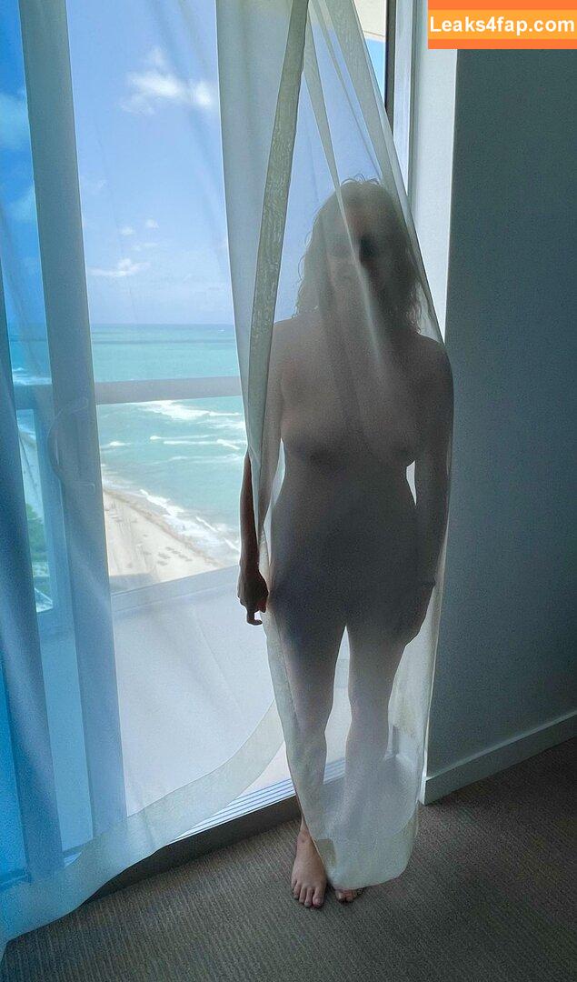 Midwestgirl84 / mommyofgirls_84 leaked photo photo #0393