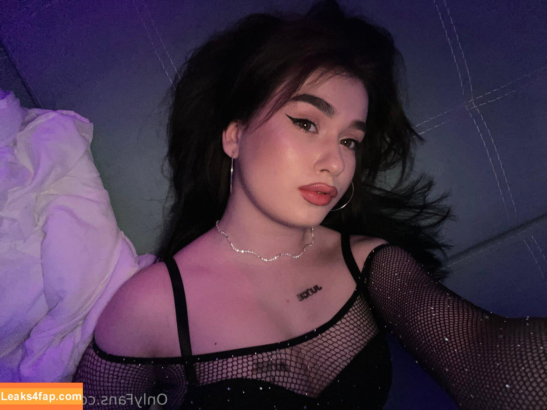 miia_aa / miiaaa._ leaked photo photo #0013