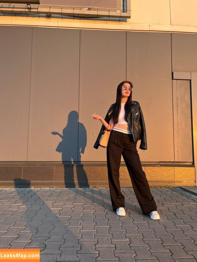 miia_aa / miiaaa._ leaked photo photo #0016