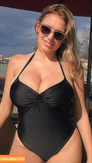 Mikah Lynn photo #0042