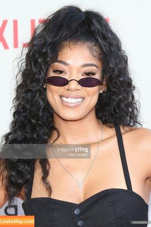 Mila J photo #0004