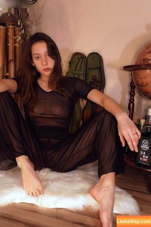 Mila Visions photo #0001