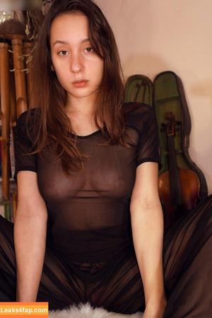 Mila Visions photo #0002